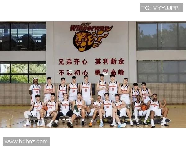 广州篮球队在篮球团队协作排行榜中荣获第七名展现出强大团队精神与默契配合